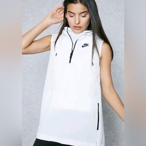 Nike Women's Sportswear Tech vest